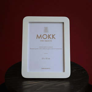 Biała ramka fotograficzna ze szkłem muzealnym