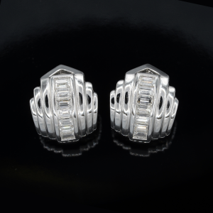 Luksusowe kolczyki z białego złota z diamentami w szlifie bagietowym