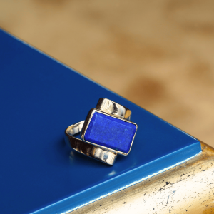 Złoty pierścionek z Lapis Lazuli, 18K